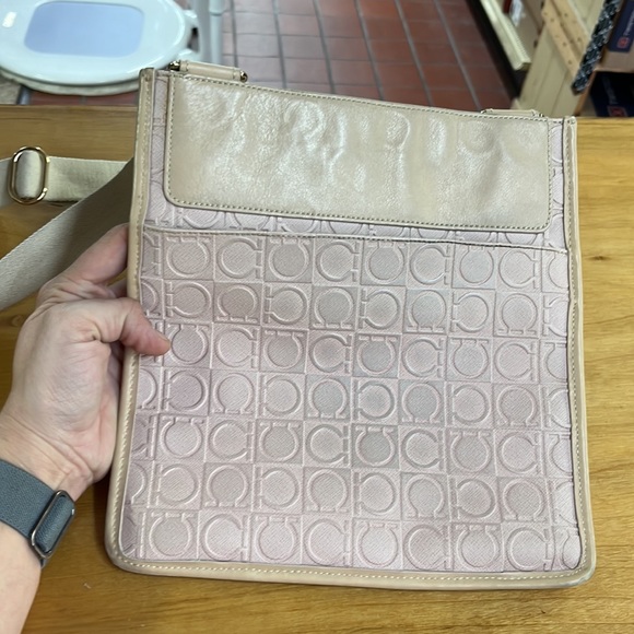Pink Ferragamo crossbody - Picture 6 of 15
